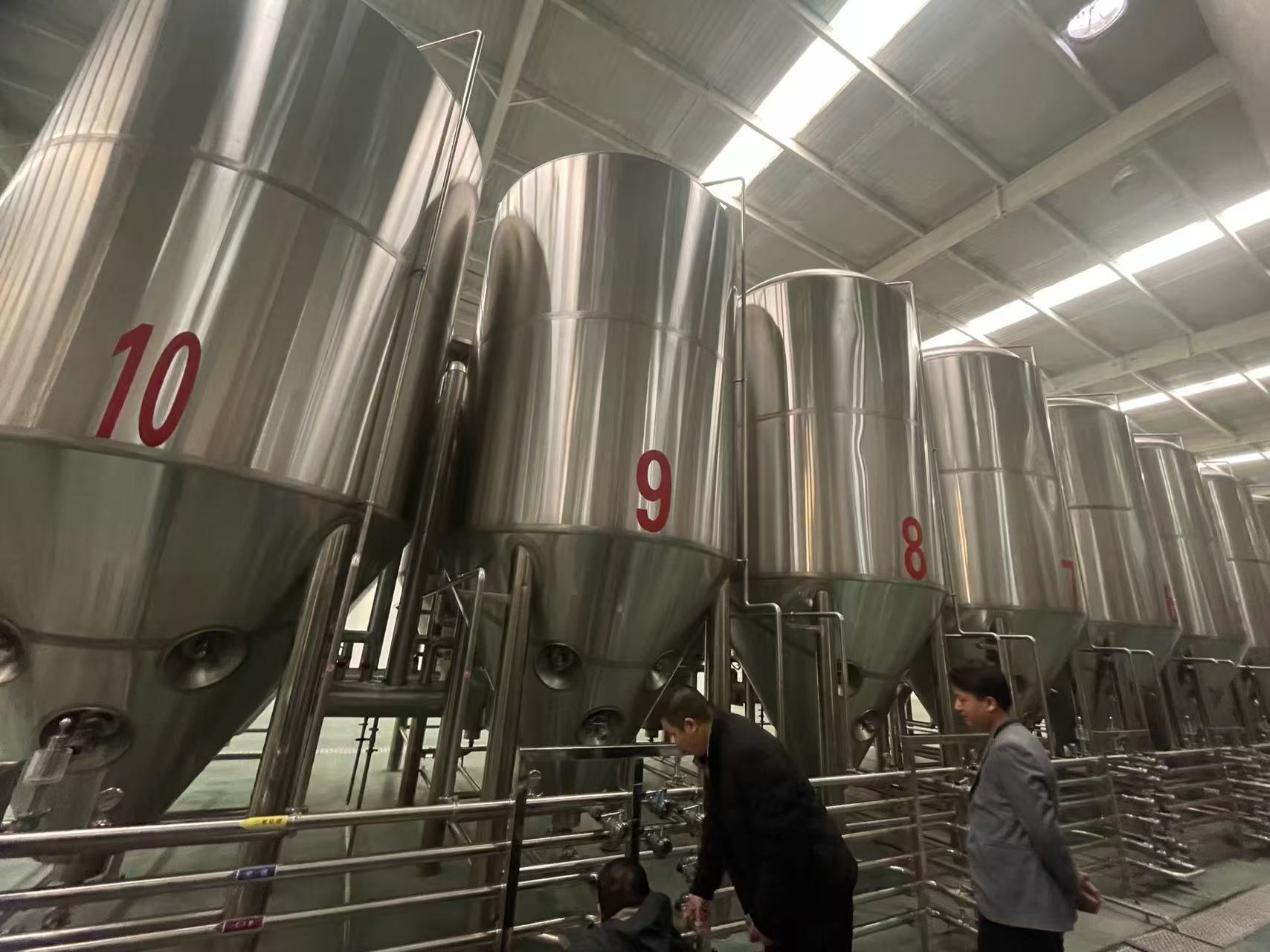 蛟河精酿啤酒设备厂—平面布置、设备设计、制造、调试、培训等一条龙服务